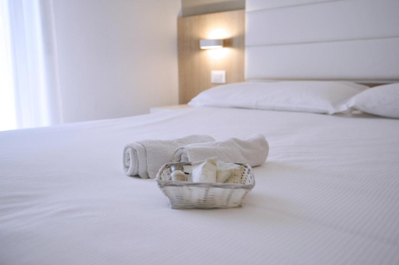 Hotel Etna Caorle Kültér fotó