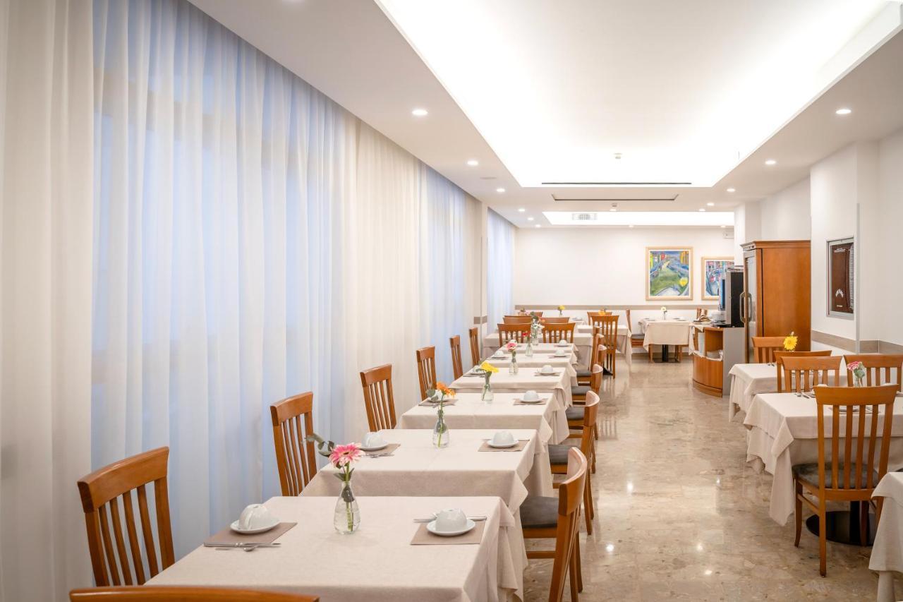 Hotel Etna Caorle Kültér fotó