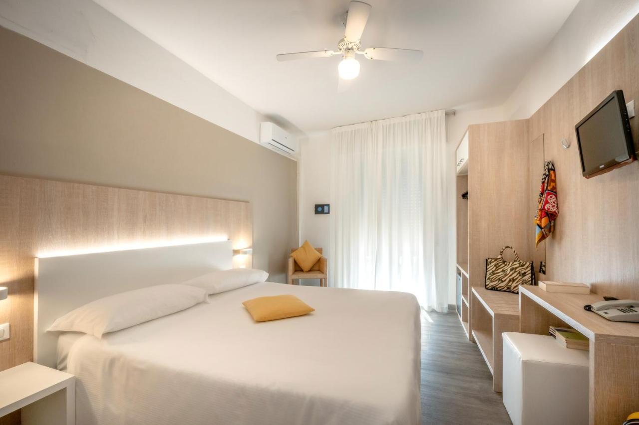Hotel Etna Caorle Kültér fotó