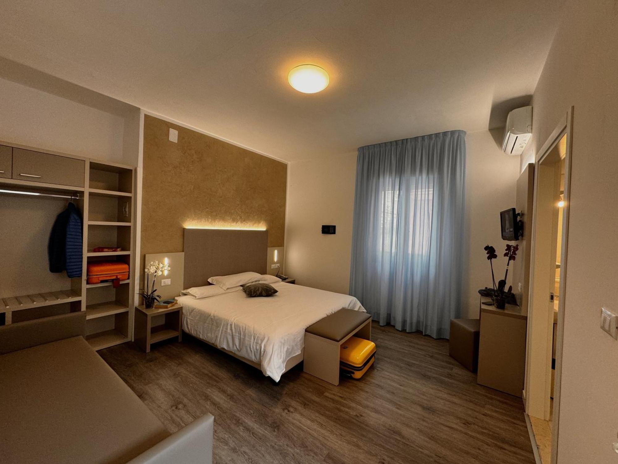 Hotel Etna Caorle Kültér fotó