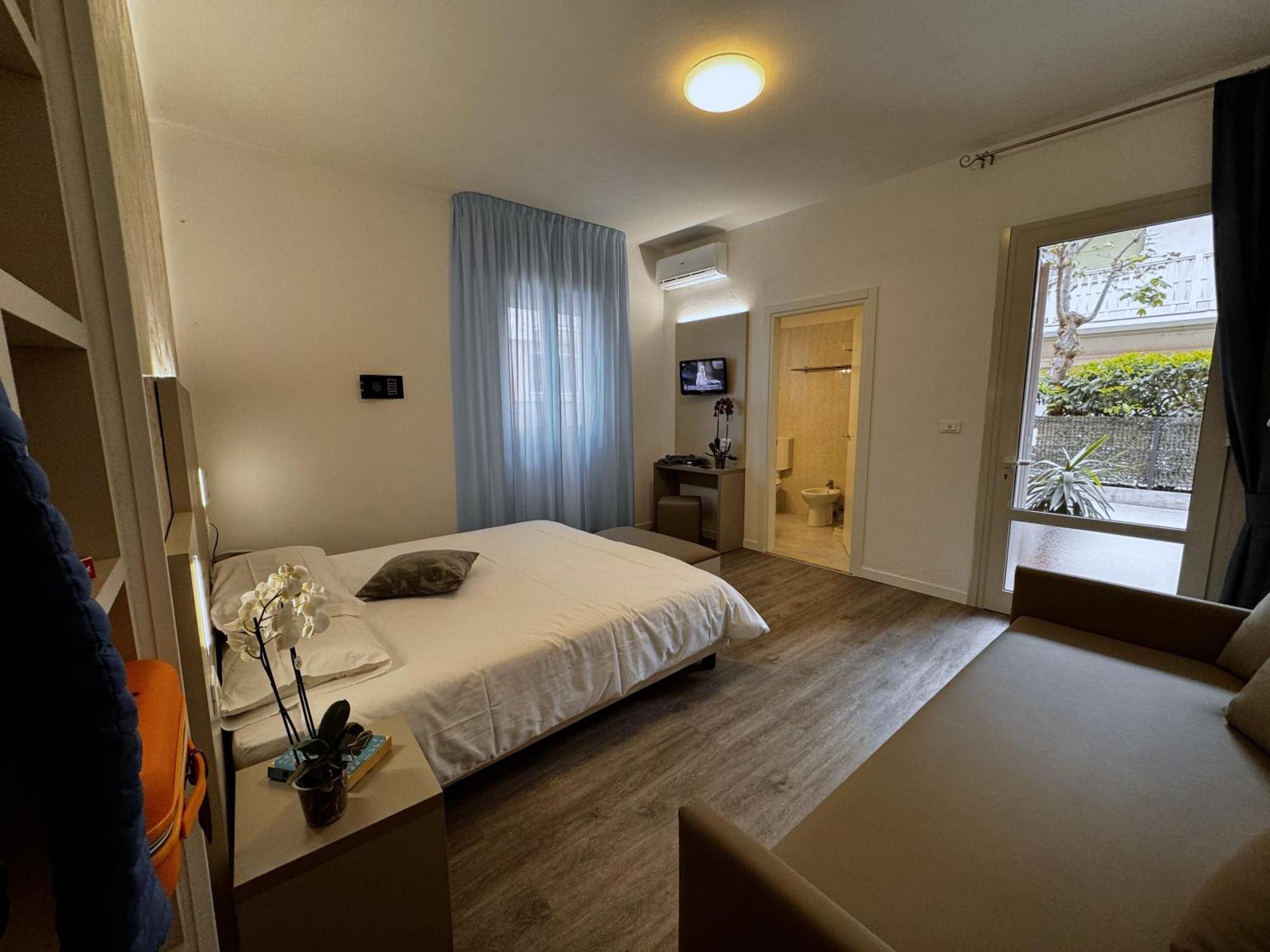 Hotel Etna Caorle Kültér fotó