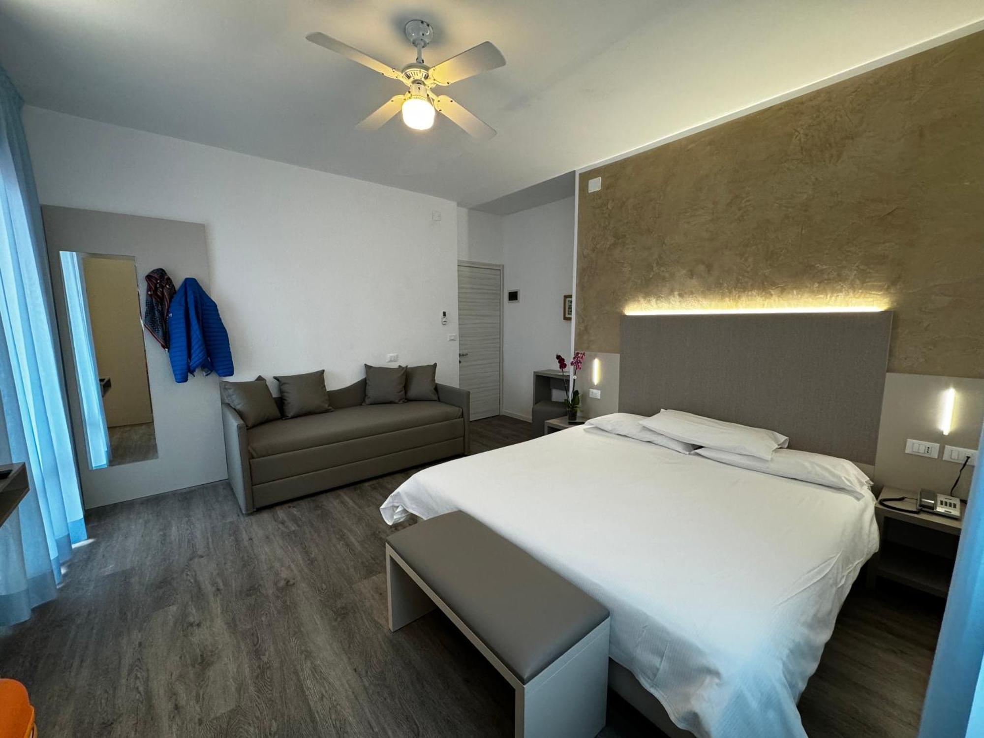 Hotel Etna Caorle Kültér fotó