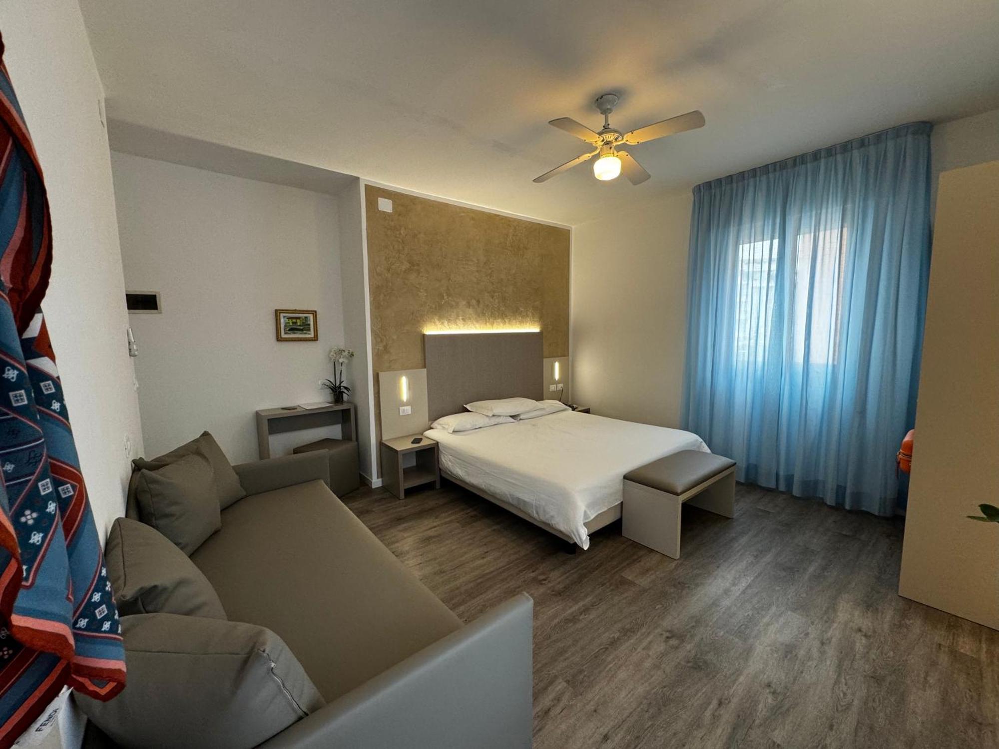 Hotel Etna Caorle Kültér fotó