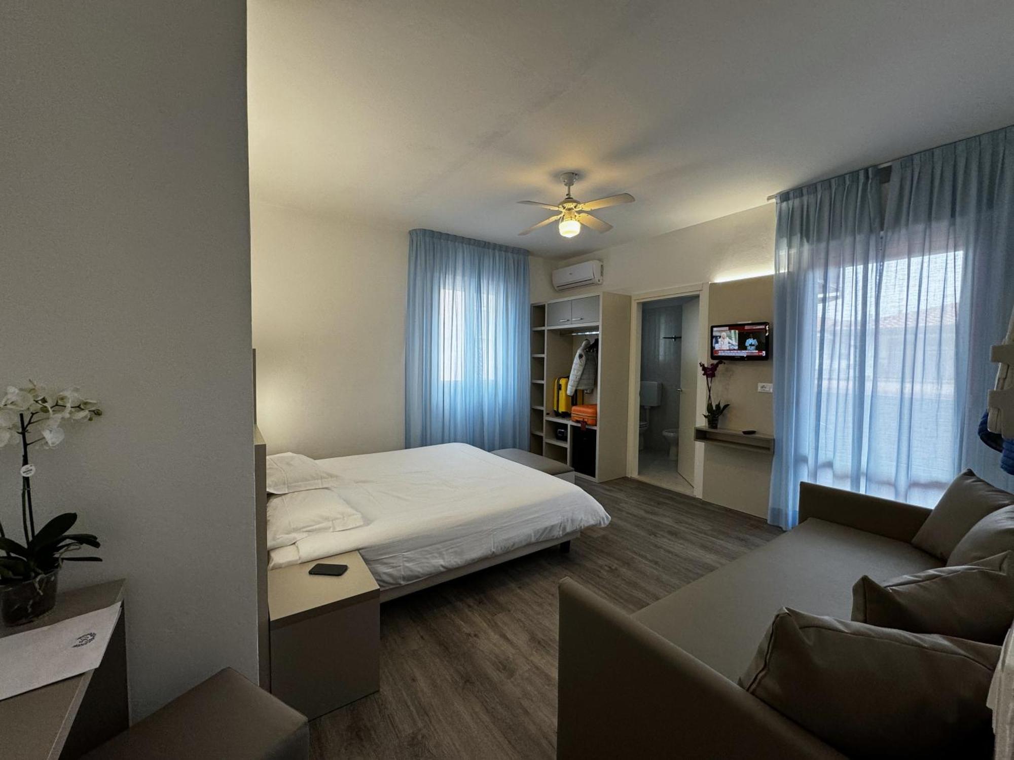 Hotel Etna Caorle Kültér fotó