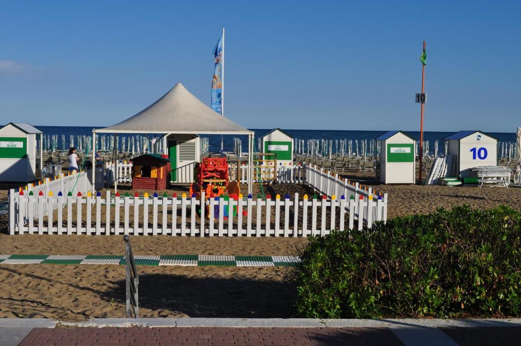 Hotel Etna Caorle Kültér fotó